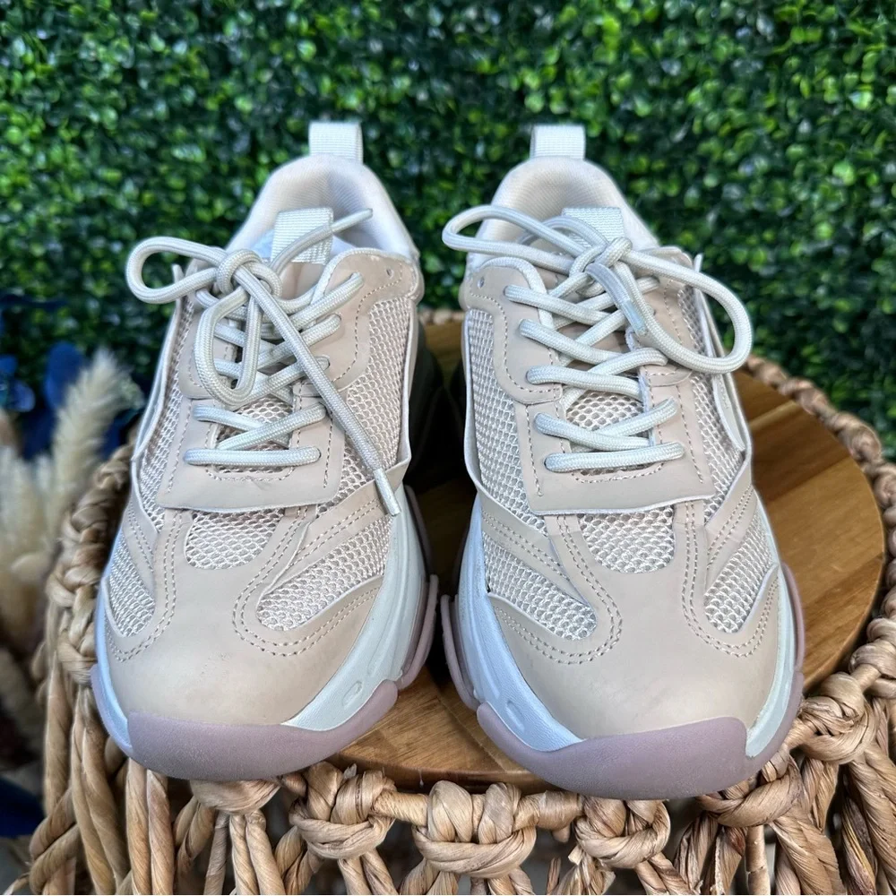 New‎ in box Steve Madden Possrssion Women's beige Chunky Sneakers